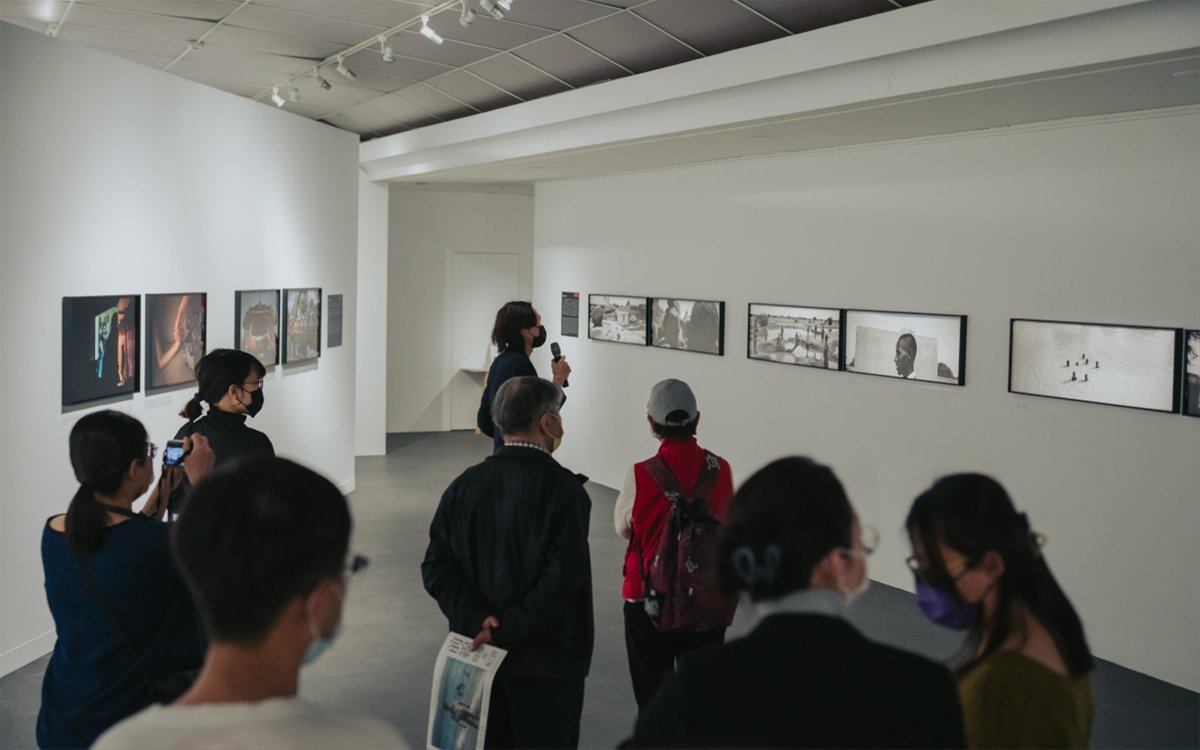 《前線 _ 醫療與紀實》攝影展展場一隅