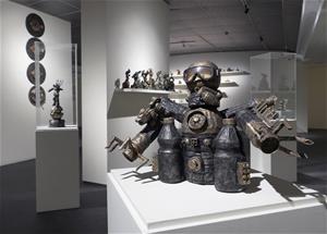 高美館市民畫廊即日起至5月30日推出《風雲在棋》，展出多媒材創作者林悅棋15年來之再生媒材作品。2