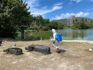 高雄市文化場館防疫總清消，高美館戶外園區全面消毒-1