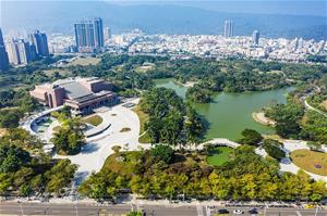 配合全國三級警戒規範,延長閉館時間至6月14日--圖為高雄市立美術館