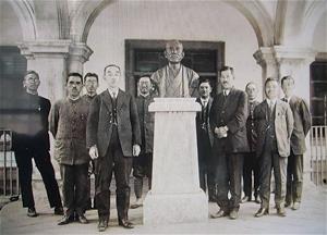 1929年山本悌二郎銅像於高雄橋仔頭糖廠揭幕（陳明發老師提供）
