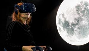 1_黃心健與蘿瑞．安德森共同創作《登月》透過虛擬實境打造神話般的新月幻境【黃心健提供】