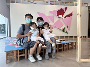 8_林明弘作品〈繪畫〉以遊樂場為概念做發想打造親子互動美學場域。
