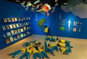 高雄兒美館新展《小阿法α大未來》加入許多創意生動的藝術元素，激發小朋友對於海洋的想像力。（攝影：林宏龍）