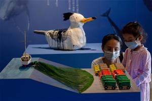 高雄兒美館新展《小阿法α大未來》以海洋為主題，邀請大小朋友關心海洋環境議題。(3)（攝影：鄭景陽）