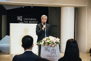 6_京城銀行蔡炅廷副董事長代表主力贊助京城集團前來見證《瞬間》特展名作開箱。_0