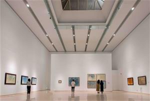 高美館新展《相忘於江湖：李德Ｘ熊秉明》展場一隅。