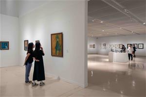 高美館新展《相忘於江湖：李德Ｘ熊秉明》展場一隅。