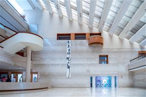 高美館雕塑大廳一隅。