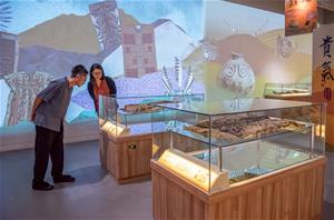高美館《bulabulay・原民之耀-臺灣原住民族經典文物聯展暨巡迴展》展覽匯聚全臺19座公私立博物館、部落與私人收藏的珍稀文資級古物。