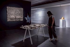高美館KSPACE新展《跨越海洋》展場一隅。