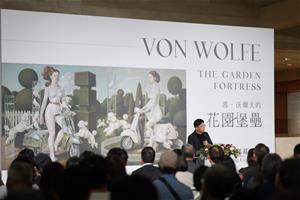 高美館館長顏名宏於特展開幕式致詞。